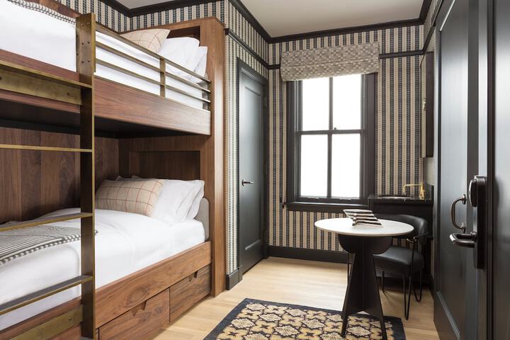 Room 37 of 70
