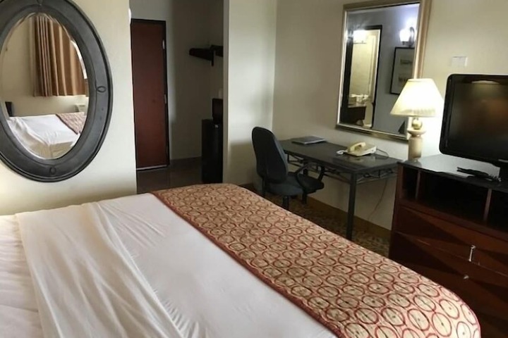 Room 12 of 35