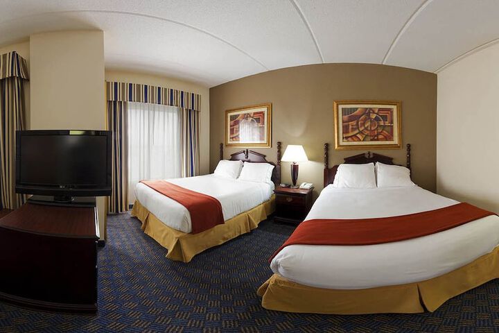 Holiday Inn Express Hotel & Suites by IHG