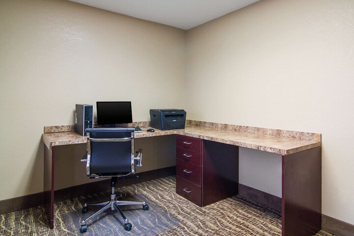 Business Center 30 of 31