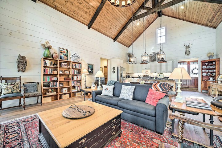 On 22 Acres: Cullowhee Craftsman Home w / Mtn Views