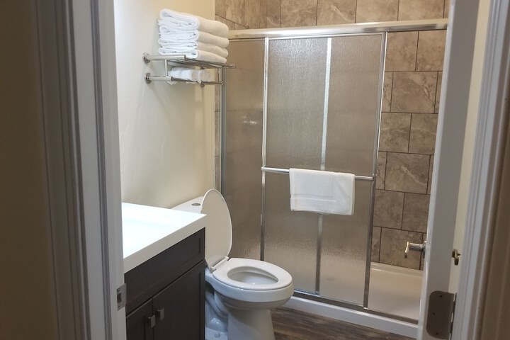 Room 10 of 16