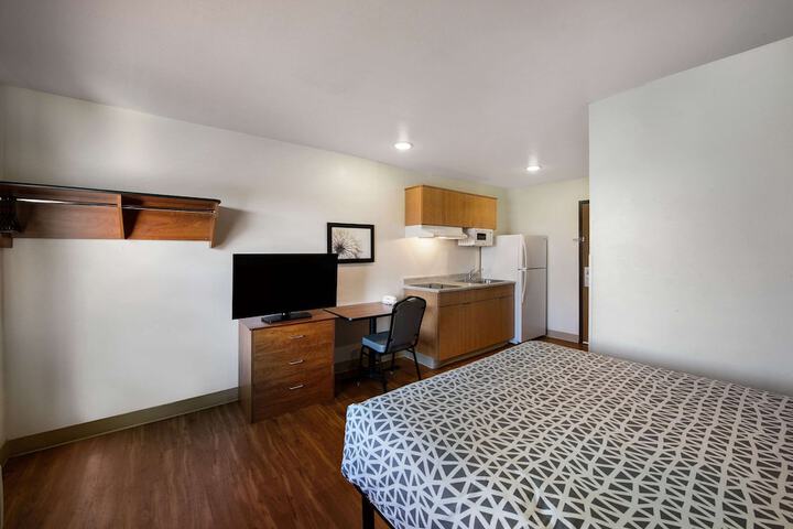 Room 17 of 37