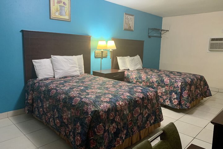 Room 9 of 18