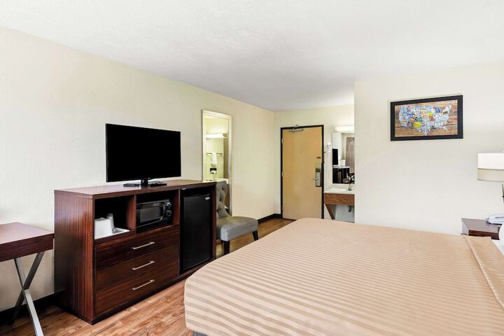 Room 11 of 30