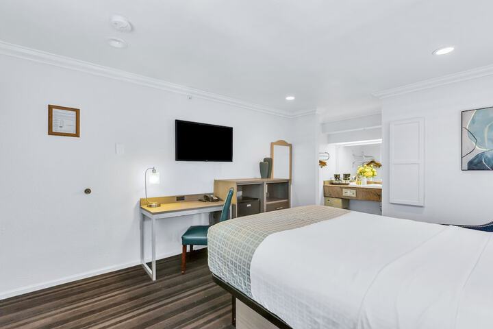 Room 38 of 61