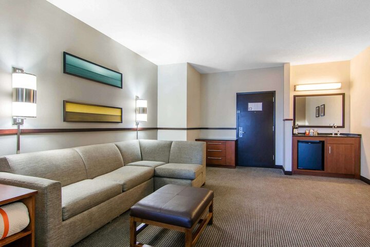 Room 4 of 11