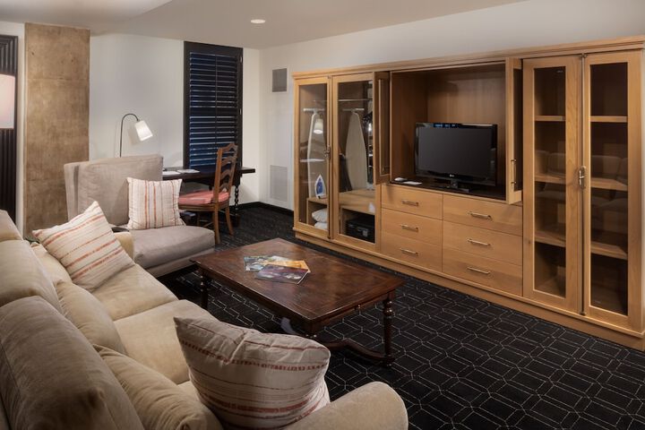 Room 42 of 90