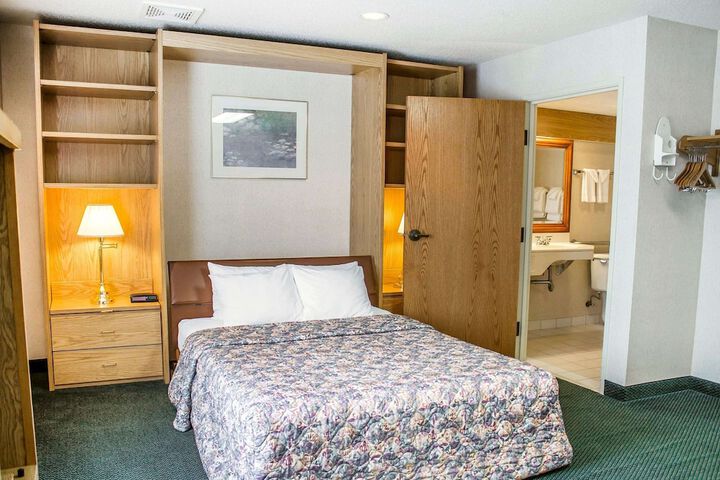 Room 10 of 34