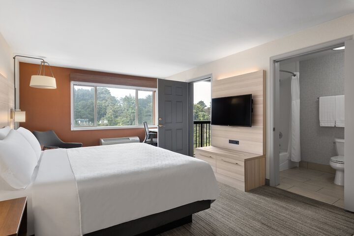 Room 32 of 50
