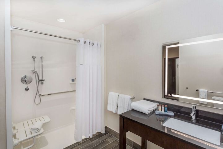 Room 15 of 25