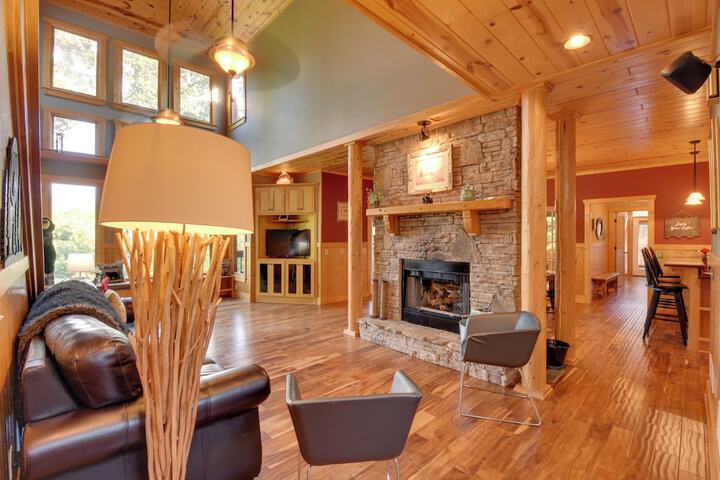 Ellijay Cabin Rental w / Hot Tub + Mountain Views!