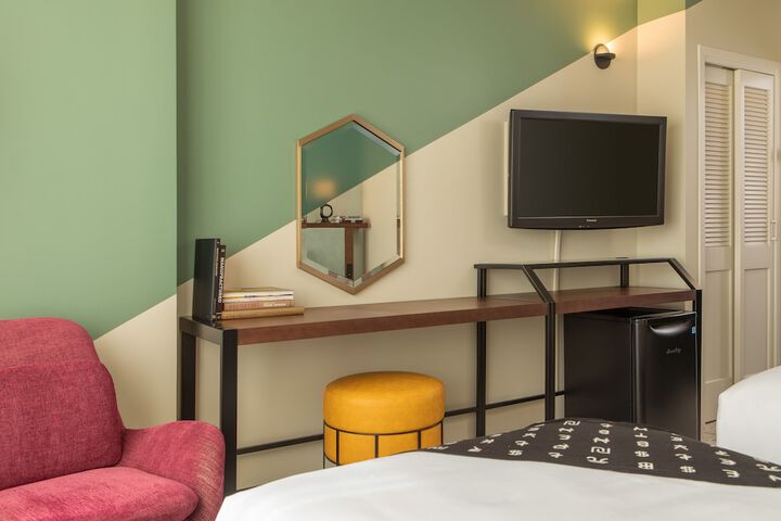 Room 16 of 34