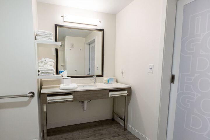 Hampton Inn & Suites Syracuse North Airport Area