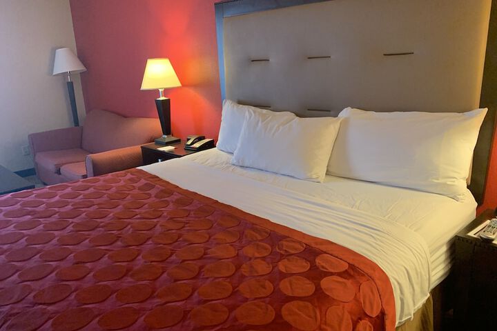 Room 9 of 16