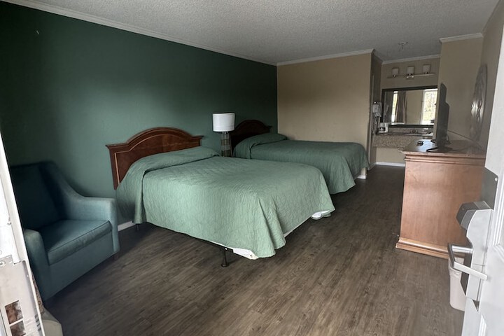 Room 11 of 21