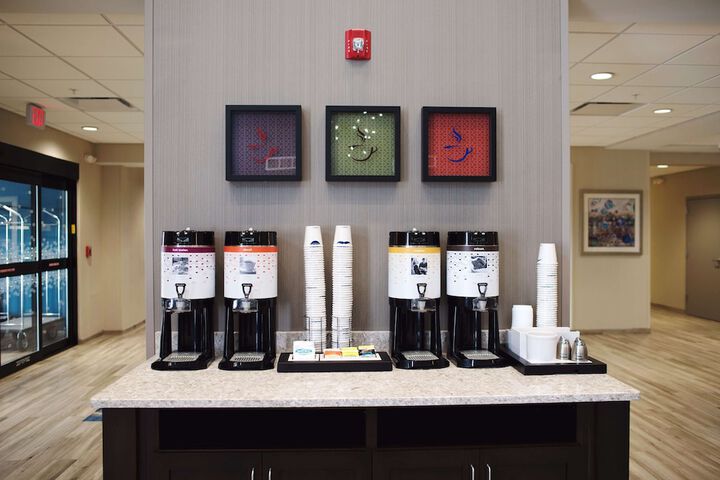 Hampton Inn & Suites Des Moines / Urbandale