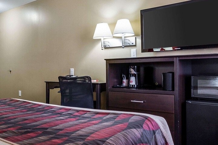 Econo Lodge Jamestown South