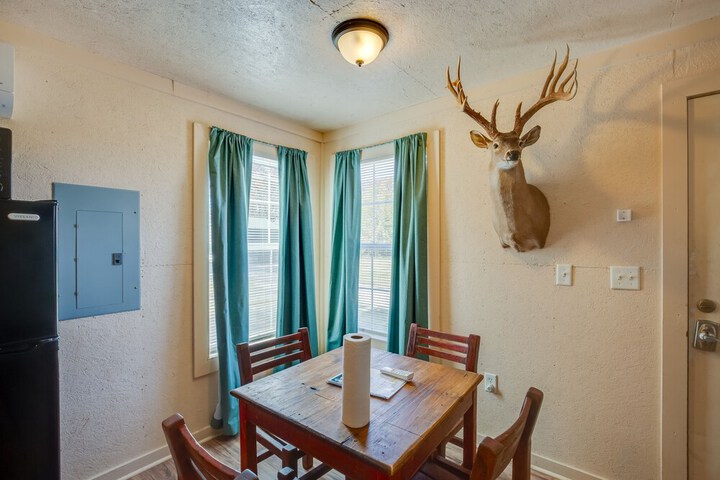 On-site Fishing Pier: Pet-friendly Kerens Cabin!