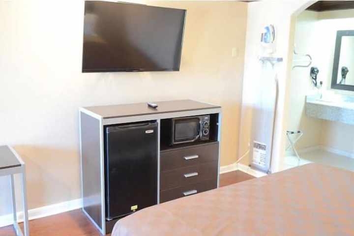 Room 33 of 38