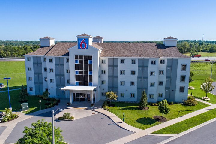 Hotel 2 of 75
