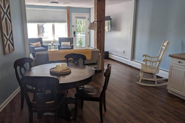 Peninsula Point Cozy Lakefront Condo 1BR 1BA