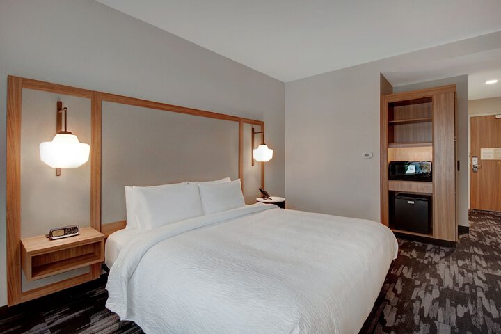 Room 18 of 37