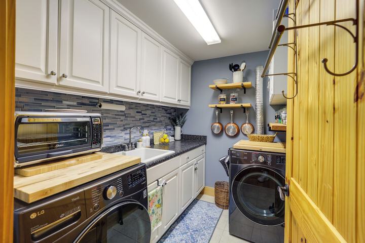 West Jefferson Vacation Rental Near River