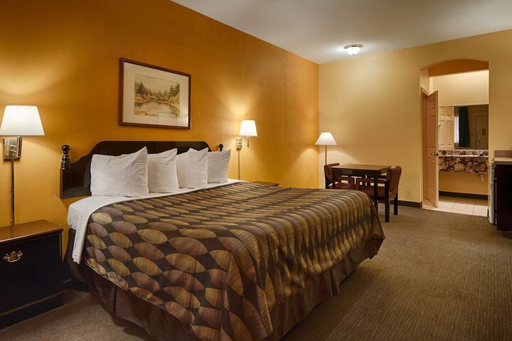 Room 8 of 13