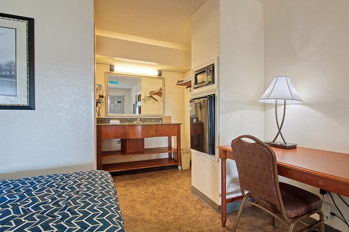 Room 11 of 20