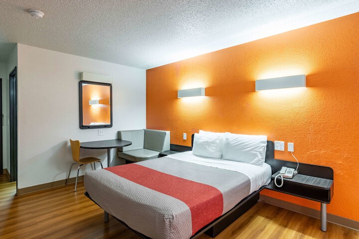 Room 17 of 31