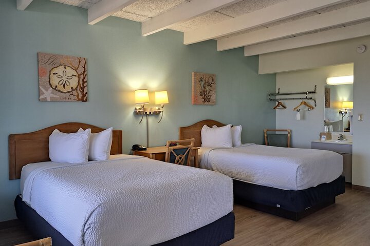 Days Inn & Suites by Wyndham Jekyll Island