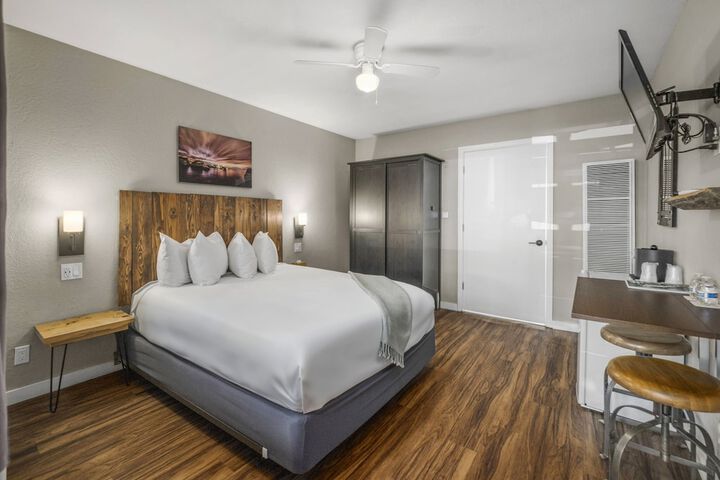 Room 18 of 37