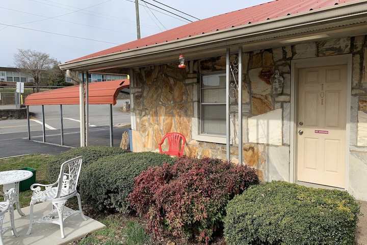 Phillips Historic Motel & Cottages