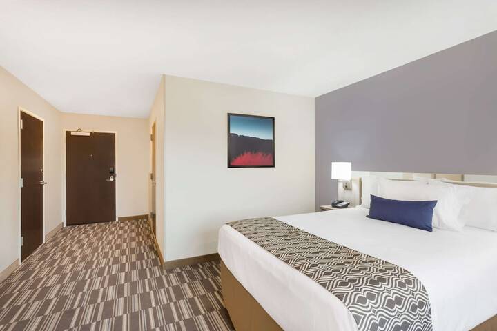 Room 25 of 33