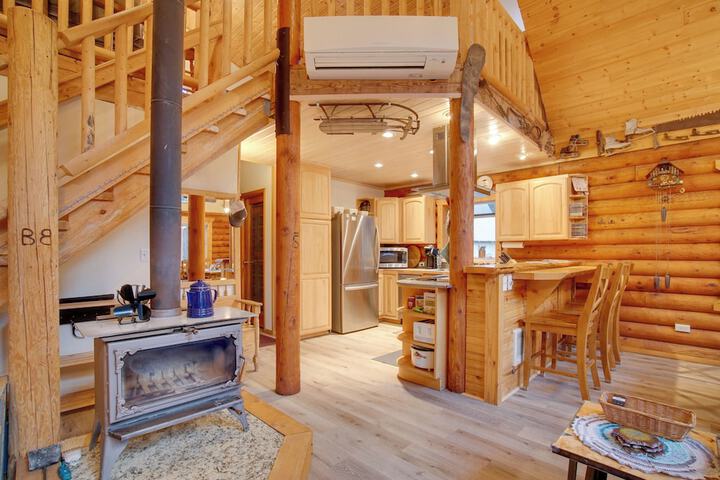 Donnelly Cabin w / Private Deck: Near Lake Cascade!