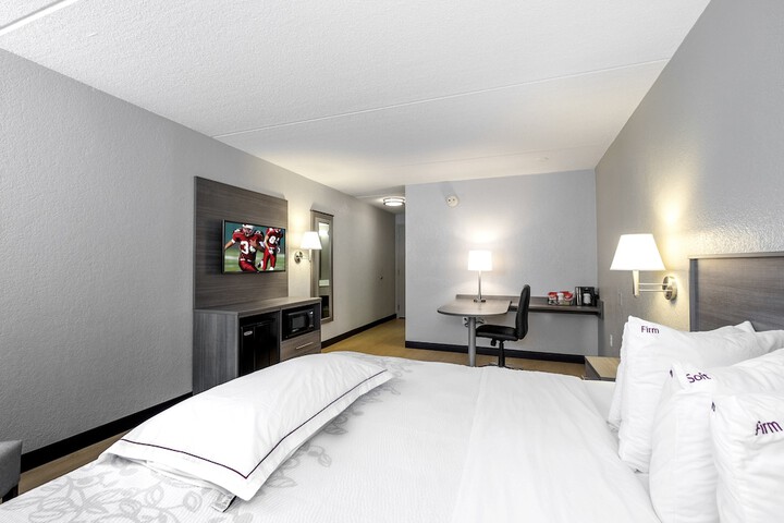 Red Roof Inn PLUS+ Boston - Mansfield / Foxboro