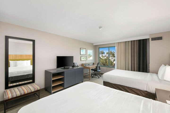 Room 6 of 35