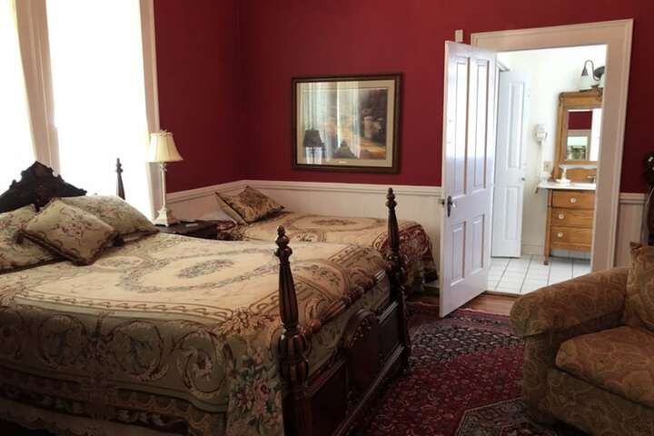Room 8 of 33