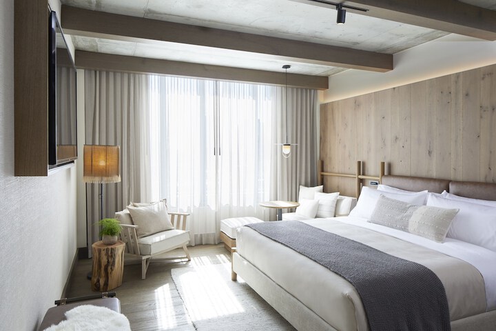 Room 32 of 67