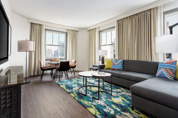 Room 42 of 106