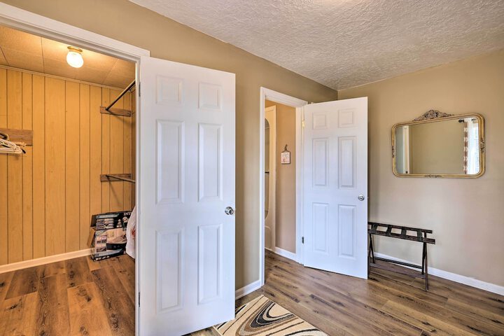 Charming Gadsden Home w / Golf Course Views!