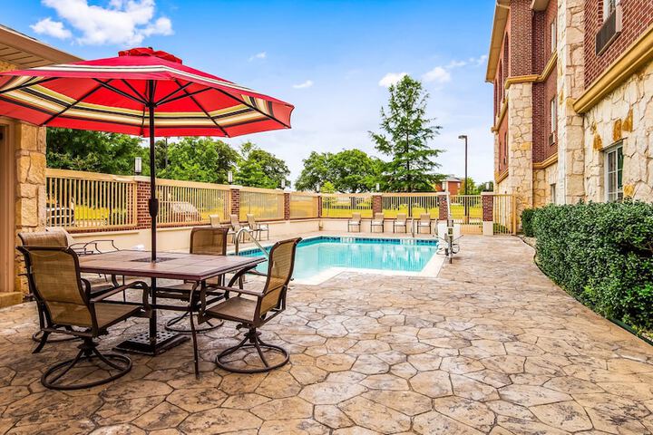 Pool 4 of 13