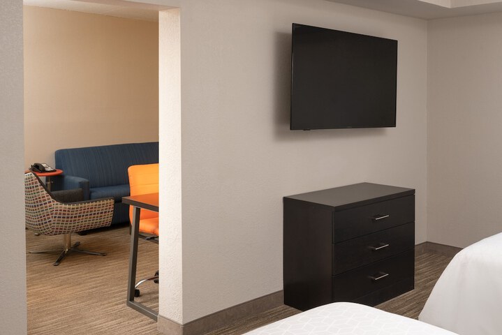 Room 11 of 48