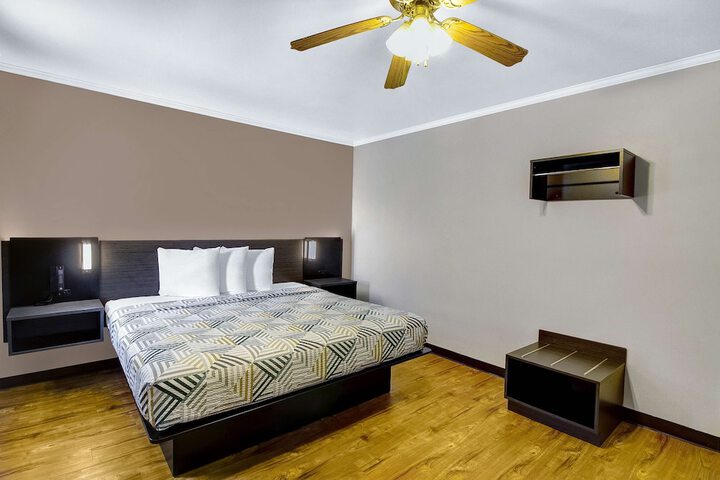 Room 16 of 36