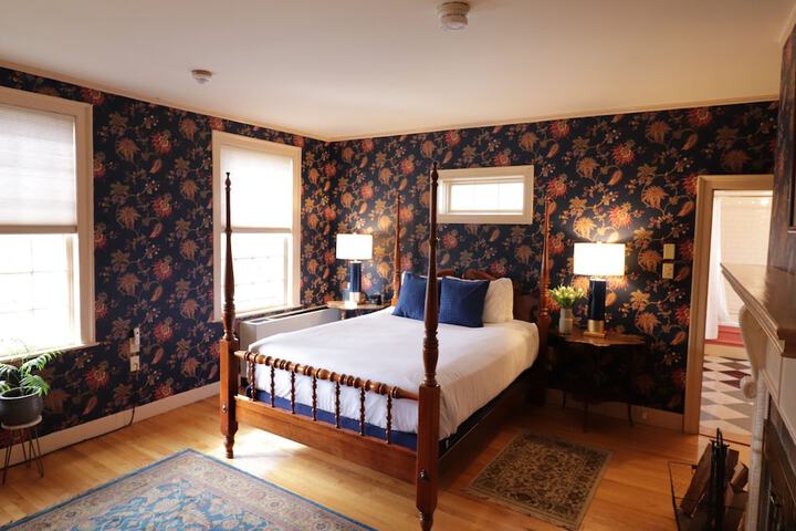 Room 49 of 144