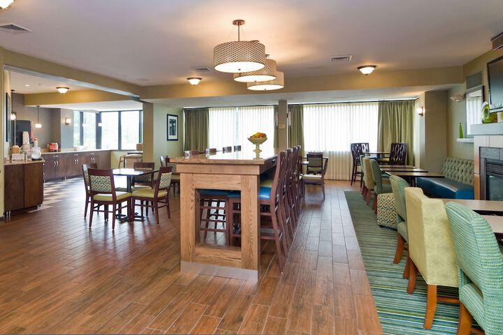 Hampton Inn New Philadelphia