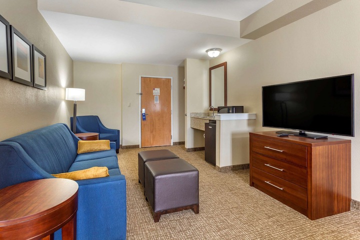 Room 17 of 38