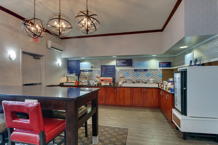 Holiday Inn Express & Suites Allentown West by IHG
