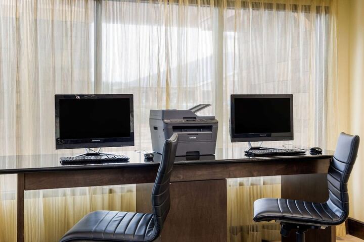 Business Center 43 of 44